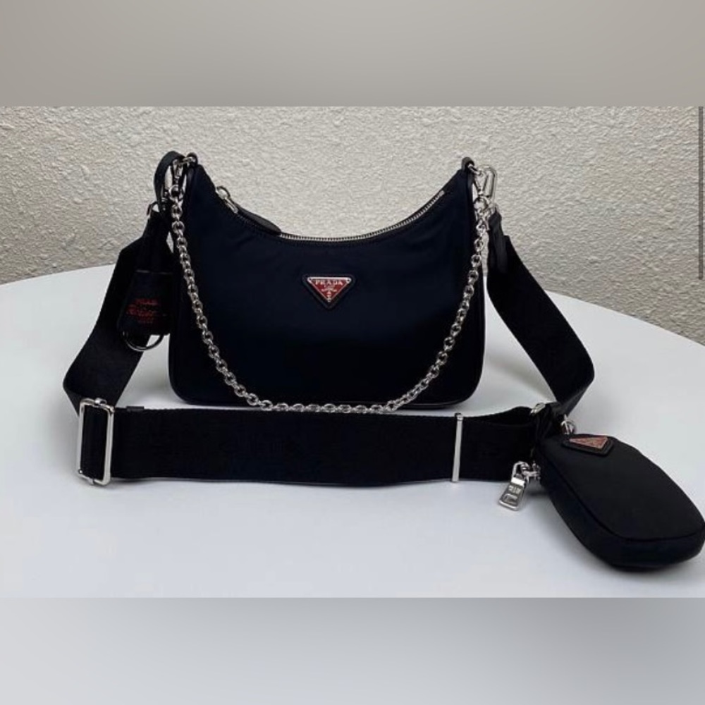 Prada re-edition 2005 🖤❤️ nylon